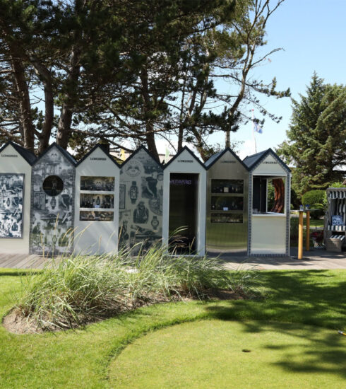 Pop-up von Longines auf Sylt mit Holzhäuschen,