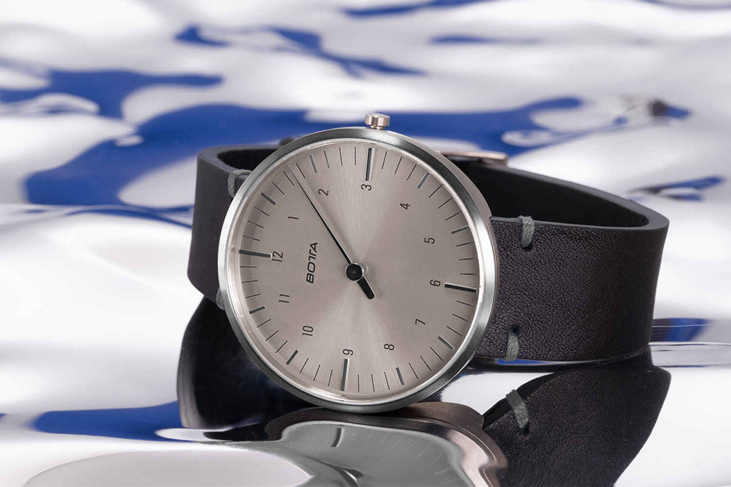 UNO von Botta Design mit 12-Stunden-Anzeige