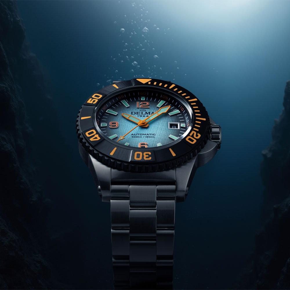 delma blue shark iv unter Wasser