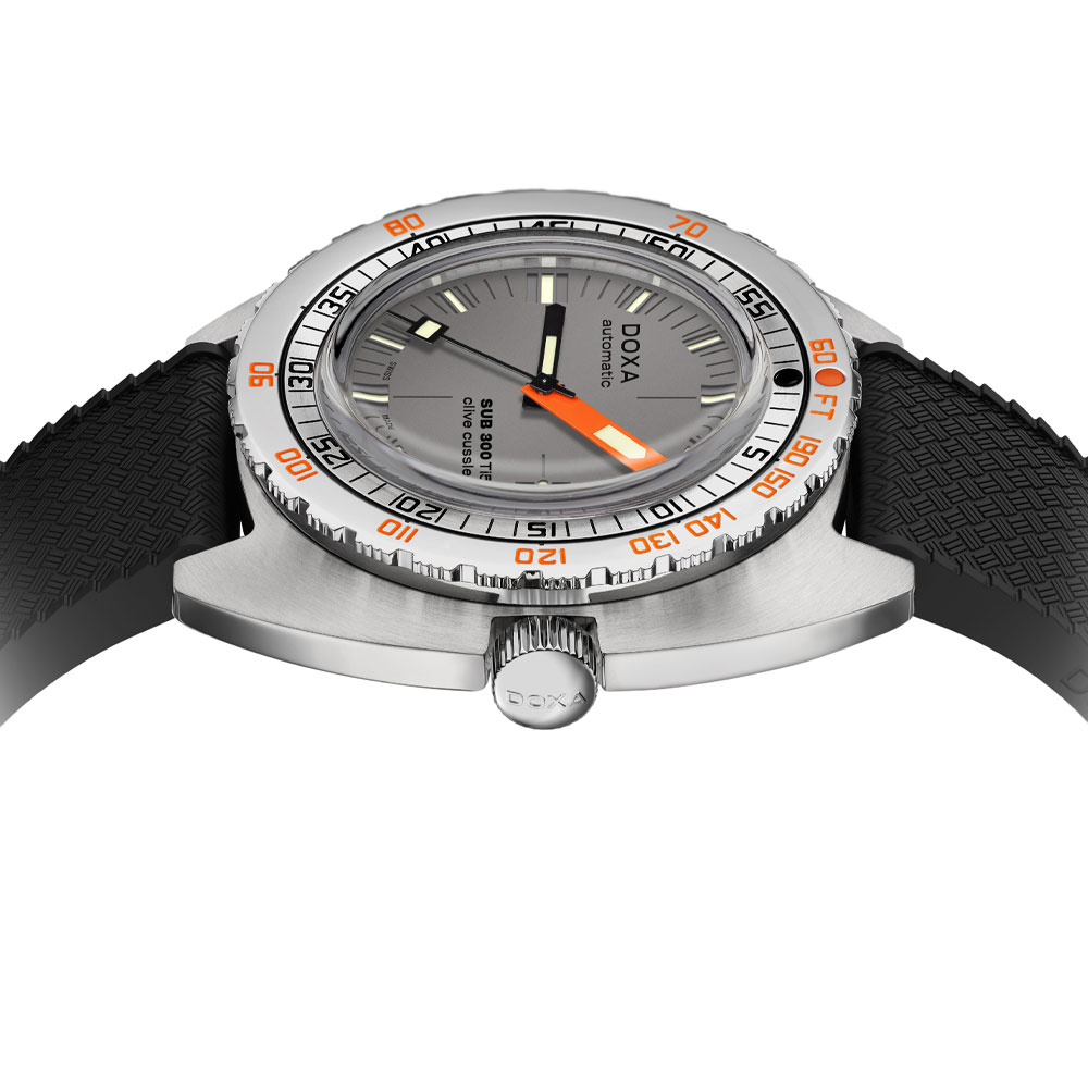 Doxa: SUB 300 Ti5 Clive Cussler, side view