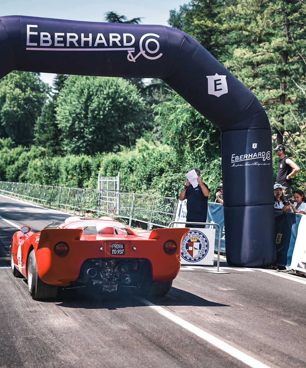Start/Zielbogen mit Eberhard & Co.-Logo der Vernasca Silver Flag
