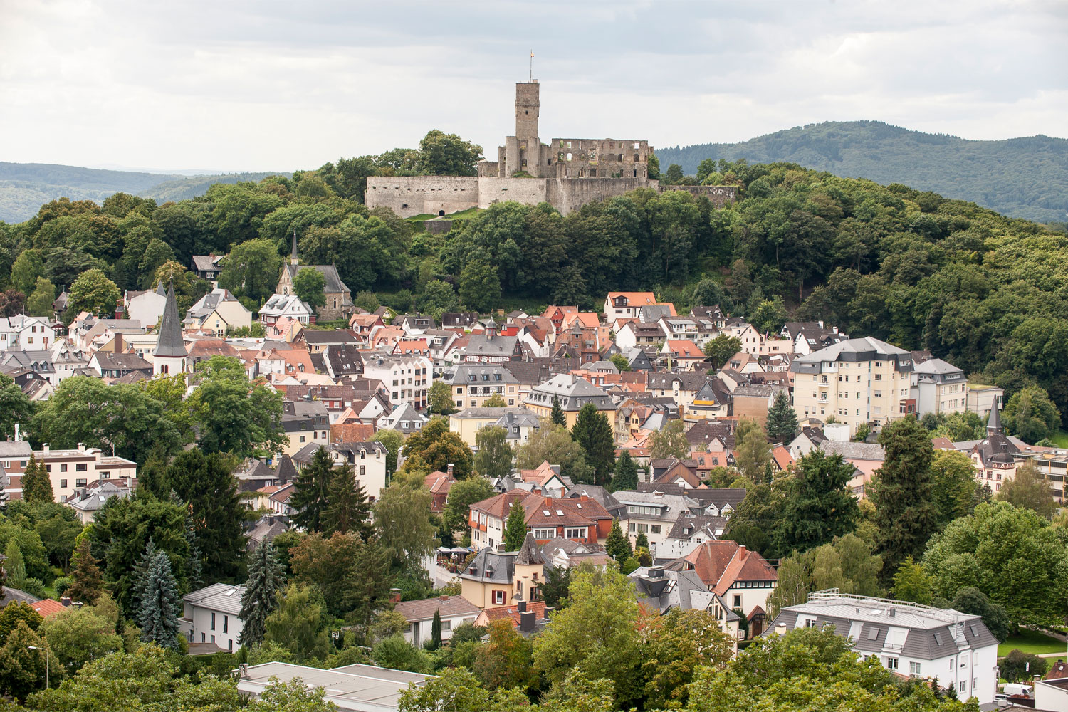 Blick auf Königstein im Taunus mit Burgruine