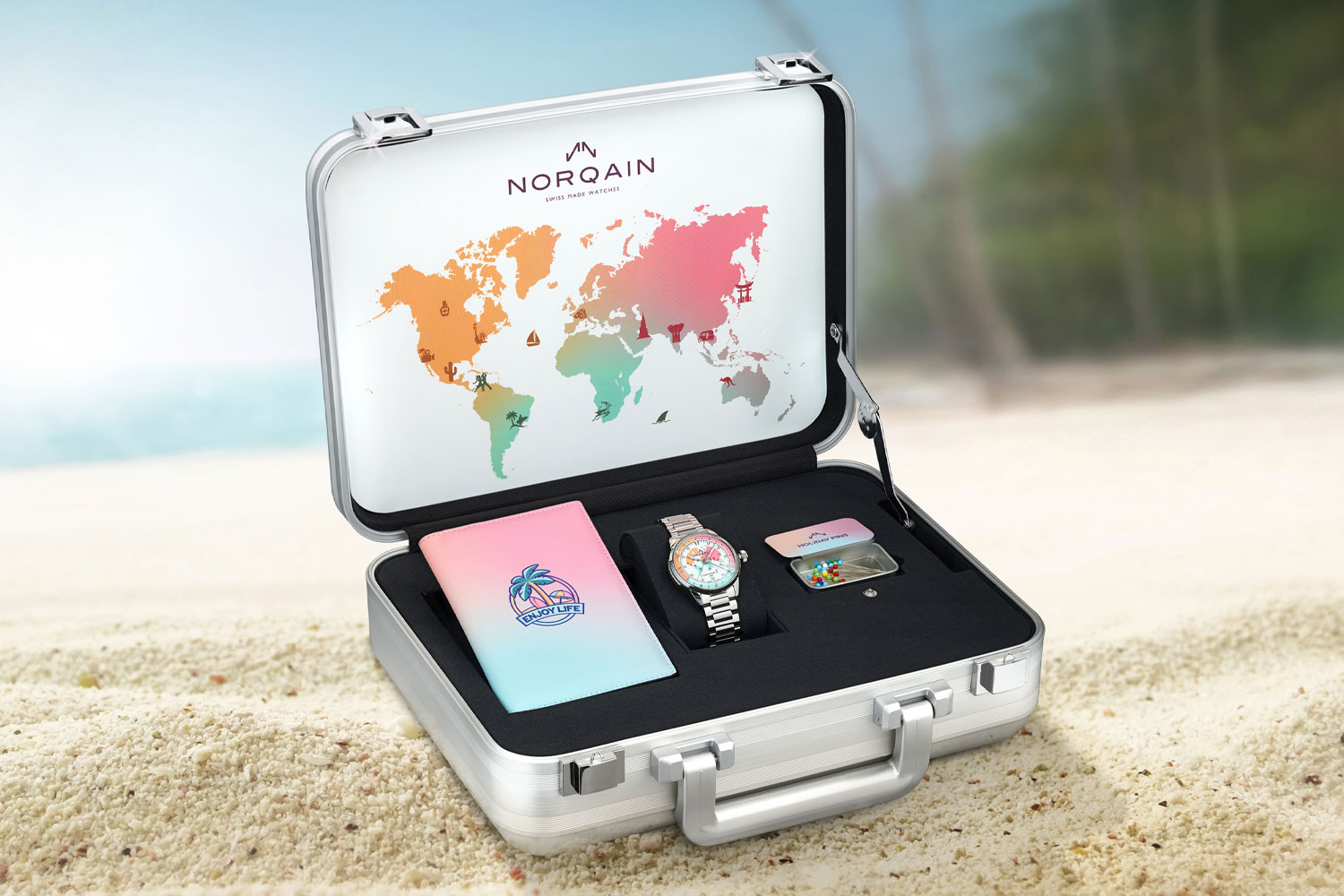 Freedom GMT Enjoy Life Holiday Limited Edition von Norqain in Sonderverpackung in Form eines Reisekoffers