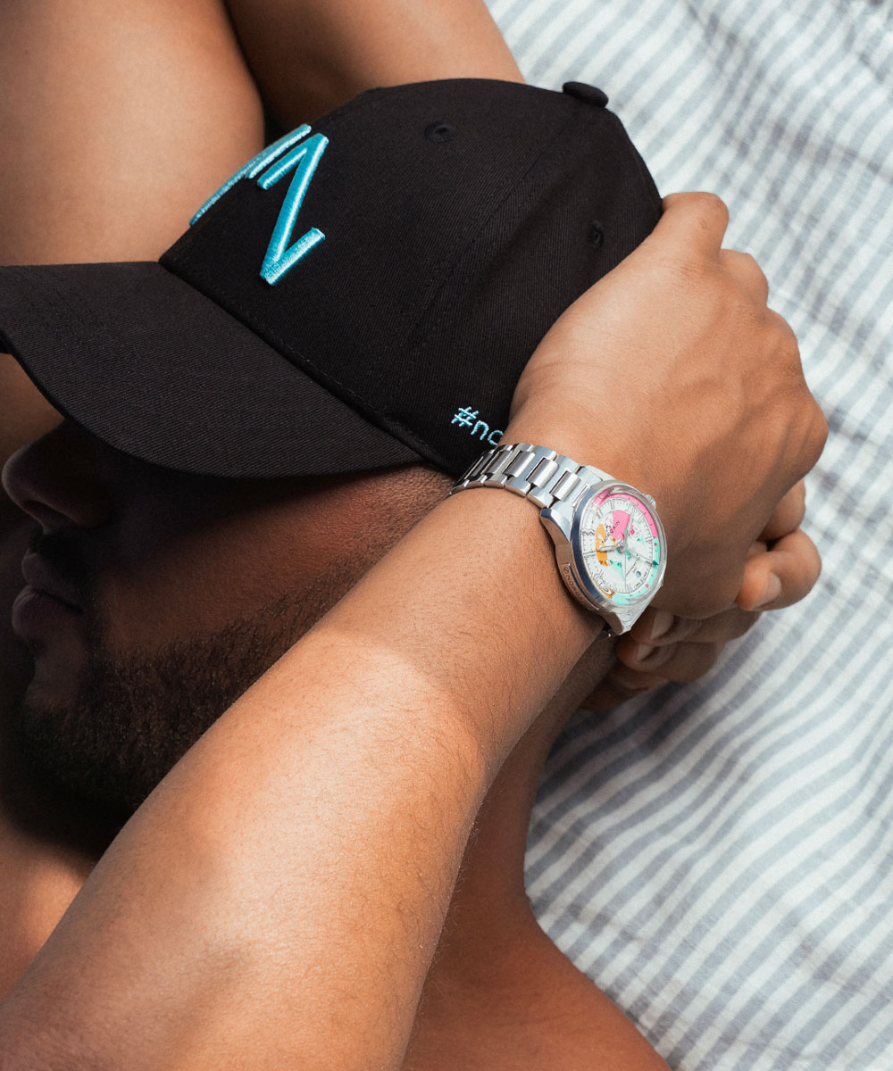 Freedom GMT Enjoy Life Holiday Limited Edition von Norqain am Handgelenk