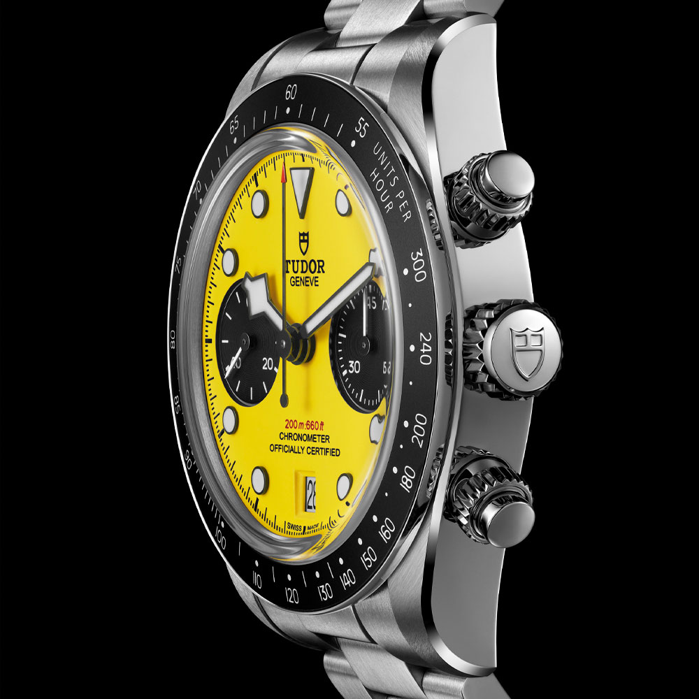 Tudor Black Bay Chrono39 with a yellow dial, close-up of the dial from the side