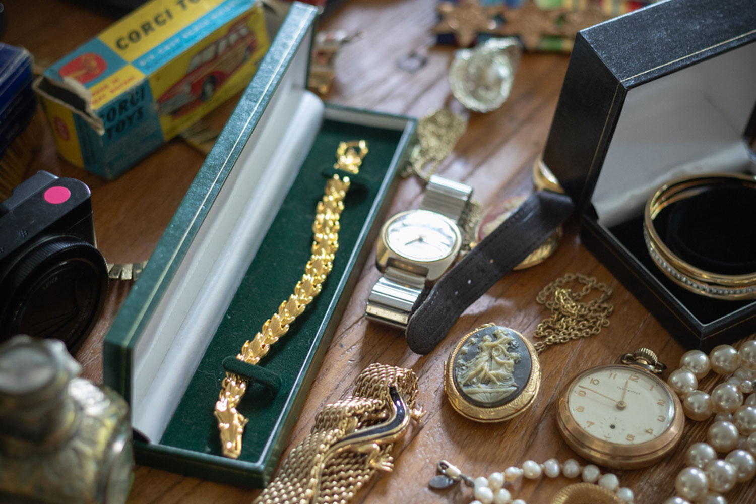Secondhand watches and jewelry on a table