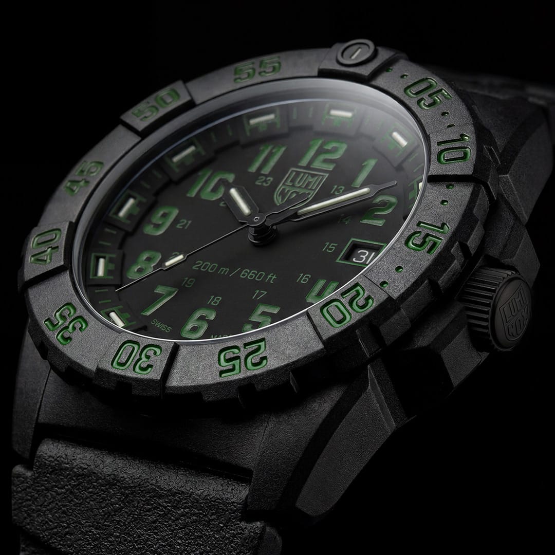Detailansicht des Carbonox-Gehäuses der Luminox Navy SEAL 3550.