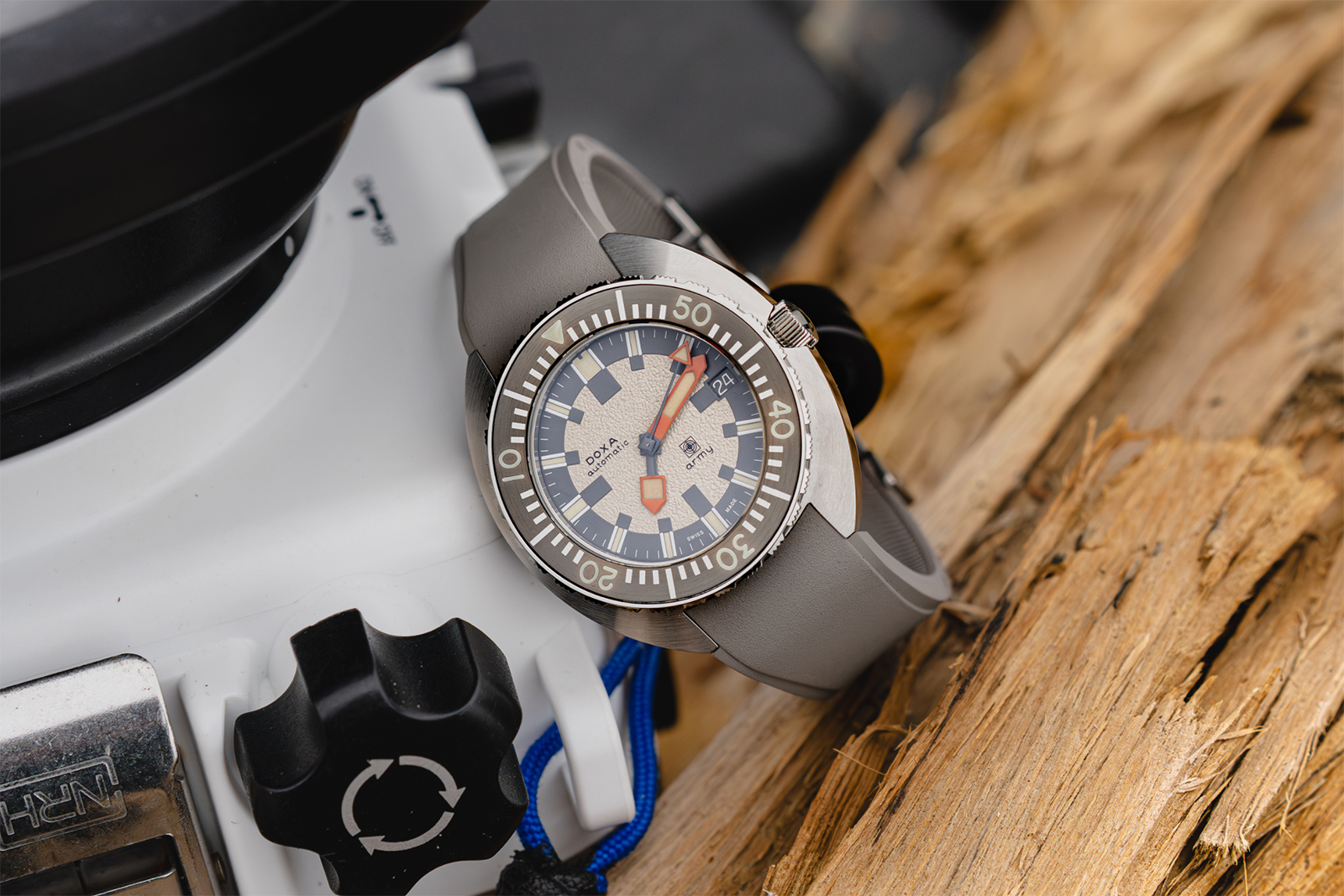 Dial and gray bezel insert of the DOXA SUB Army 200T for Hodinkee