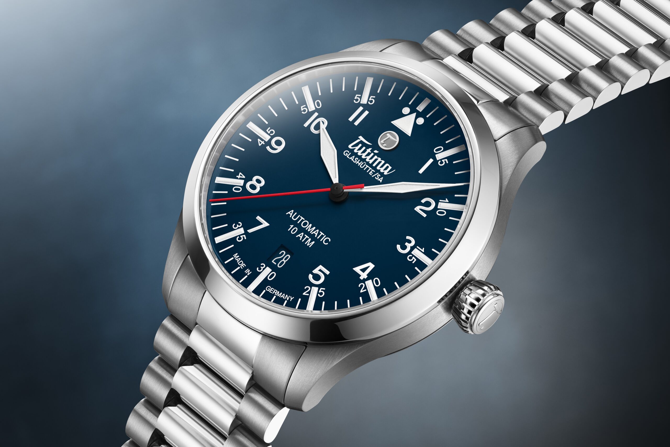 Zifferblatt der Tutima Flieger T5 mit rotem Sekundenzeiger