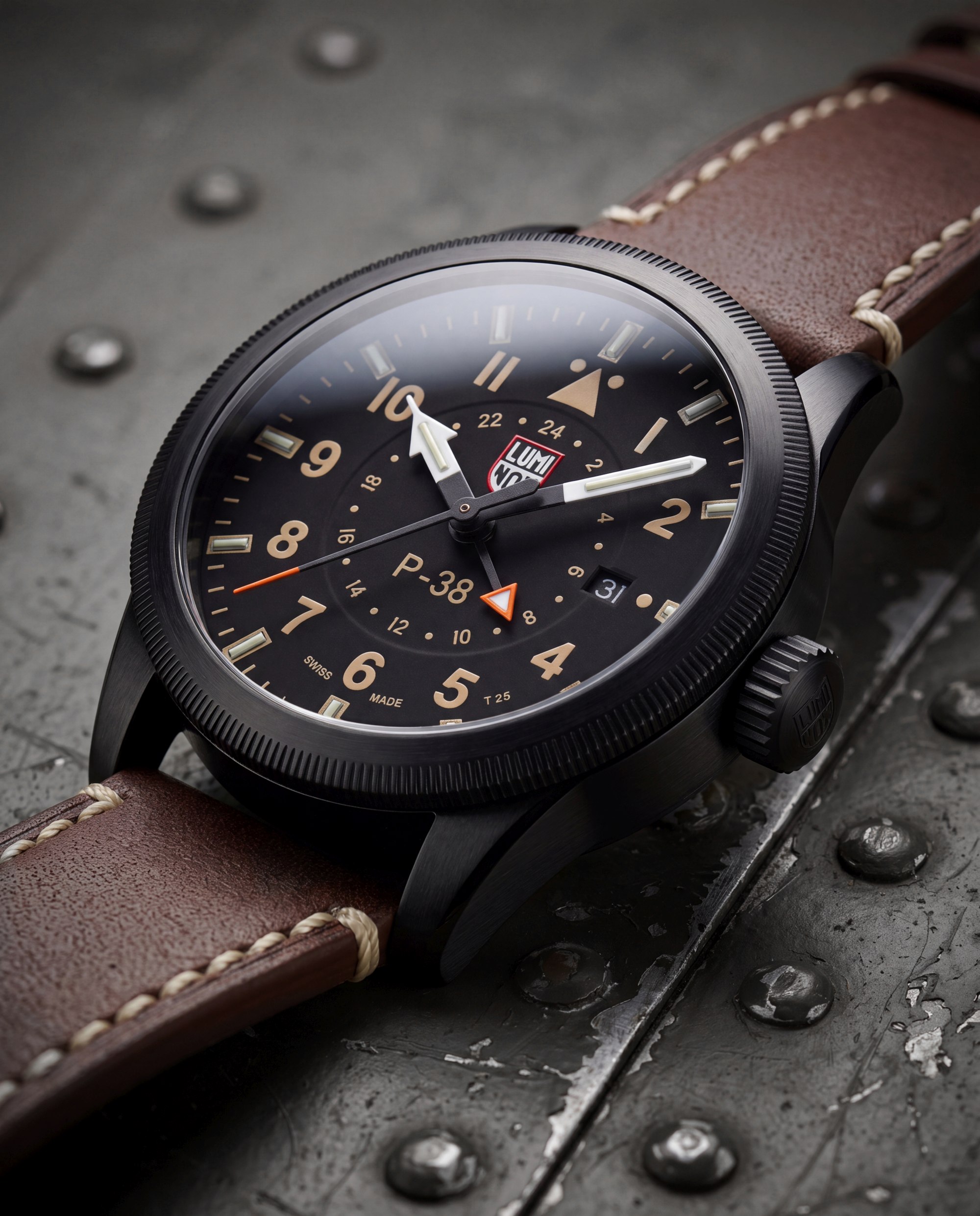 Luminox P-38 Lightning Sandstorm mit sandfarbenem Zifferblatt