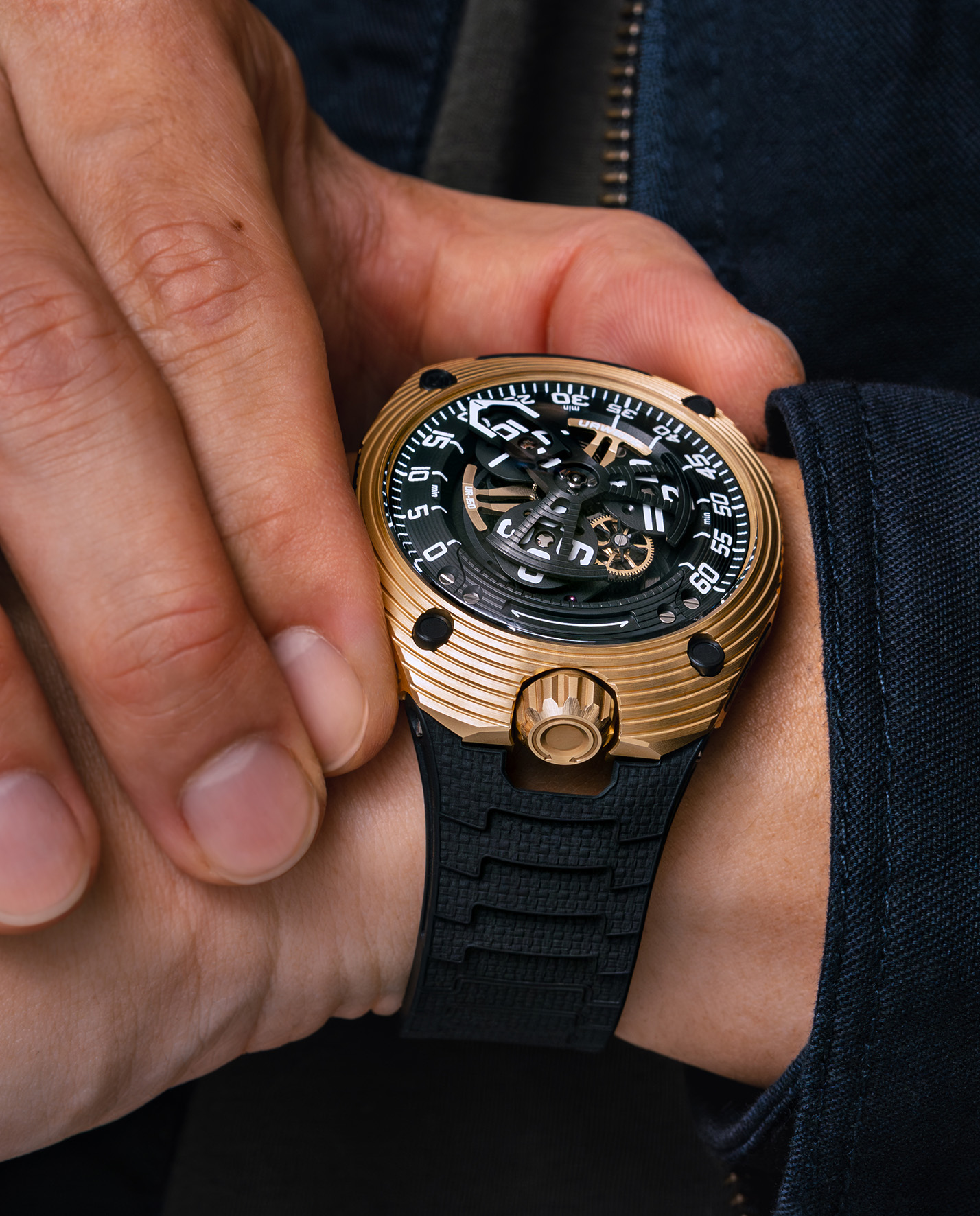 Detailansicht der Satellitenanzeige der Urwerk UR-150 Golden Scorpion